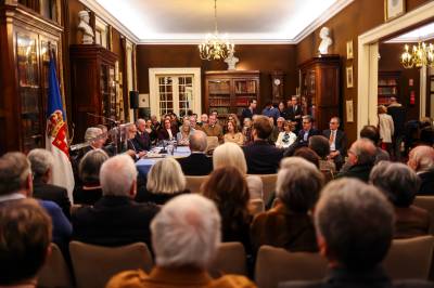 Lançamento de Deus Pátria Rei, uma...